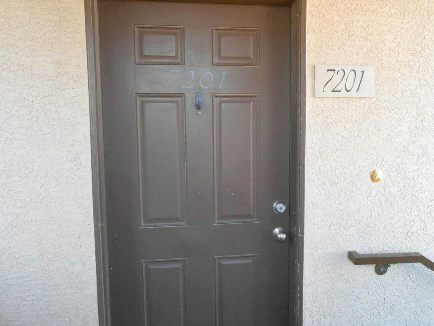 Spacious Large 2nd Floor Condo in Gated Villa Azure at Loretta Bay Community w/Garage — Photo 4