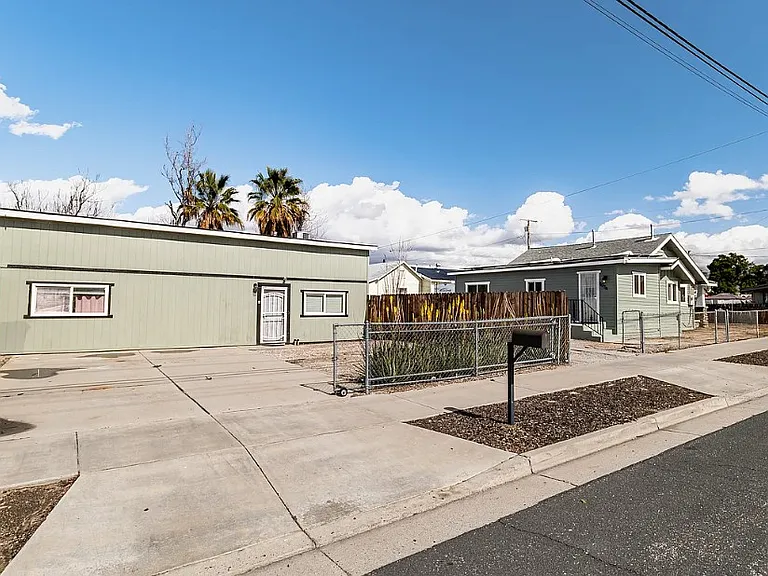 903 Webster St — Photo 4