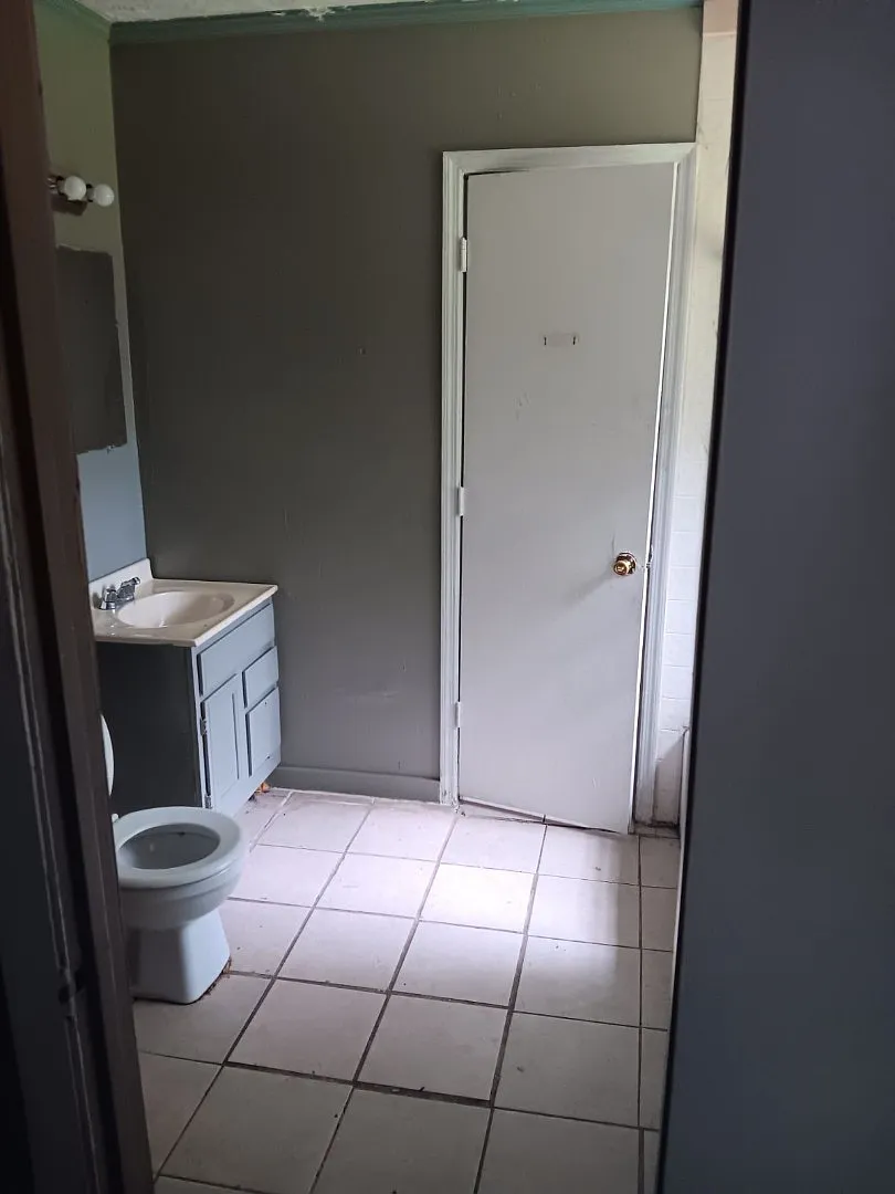 235 Shadowlawn Drive - 1 — Photo 2