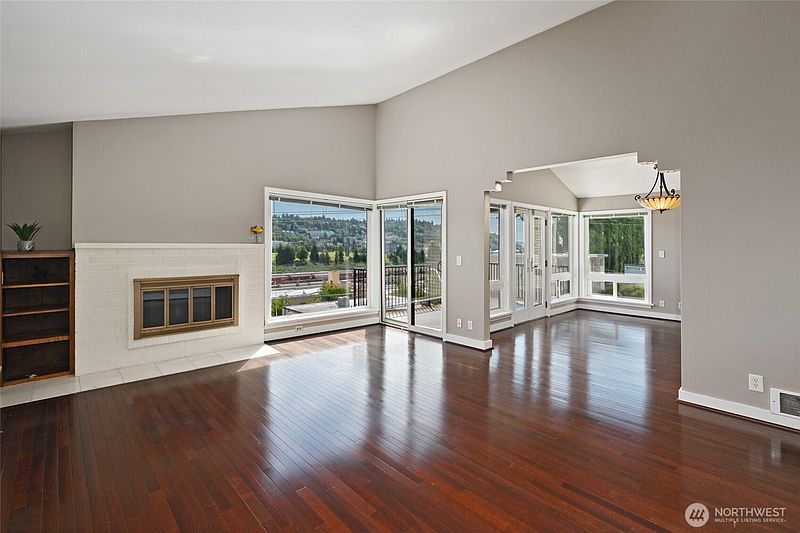 4th image of 2636 22nd Avenue W #303