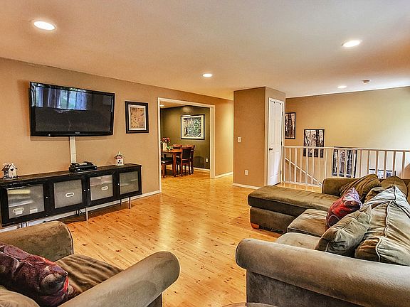 4th image of 586 NE Conifer Dr