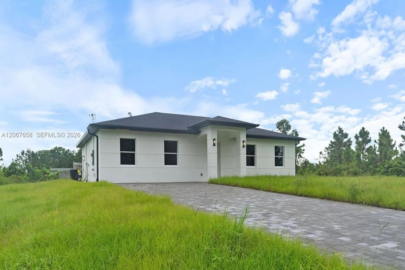 Lehigh Acres — Photo 2