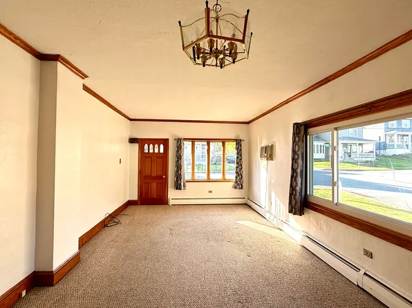 124 3rd St, Blakely, PA 18447