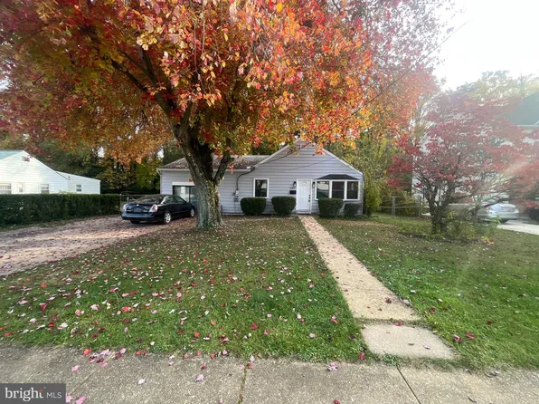 2145 Pimmit Dr, Falls Church, VA 22043