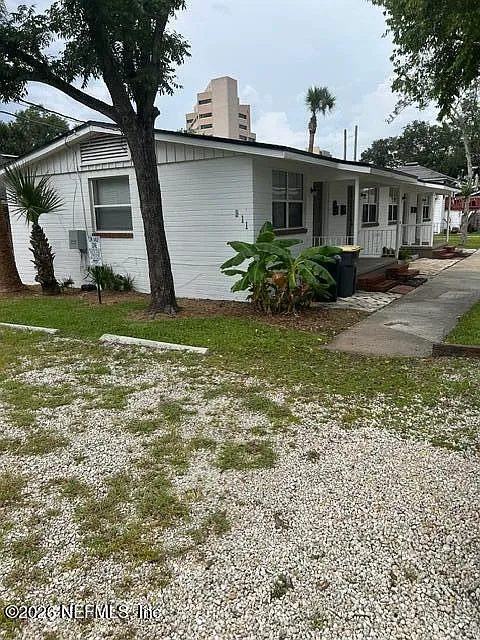Studio, 1.0 bath, 375 sqft, $900 — Photo 2