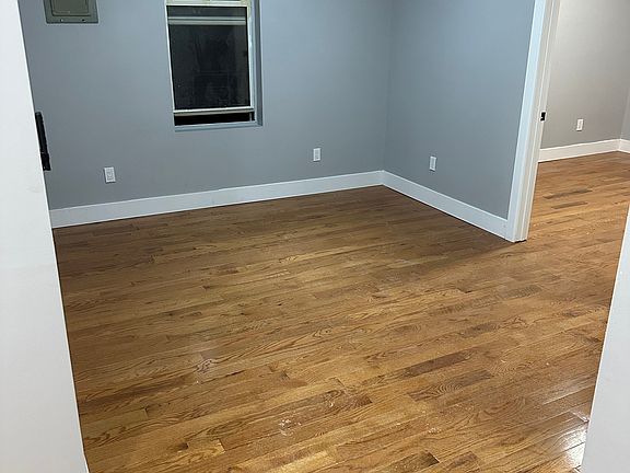 5th image of 2126 Chatterton Ave #4
