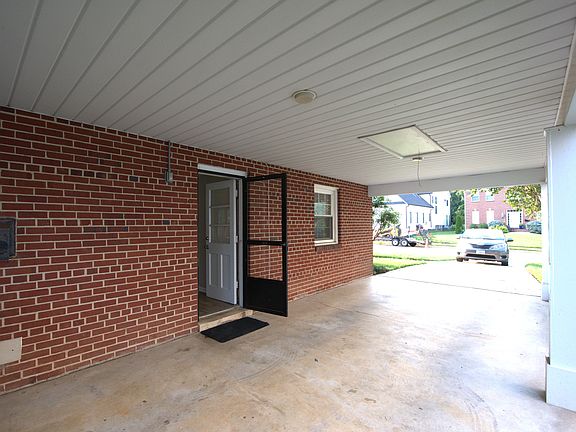 5th image of 6933 Tyndale St