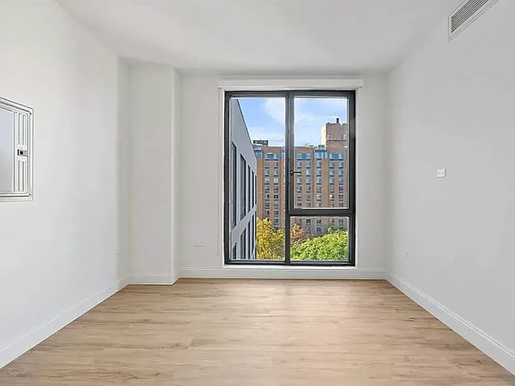 5th image of 300 W 136th St