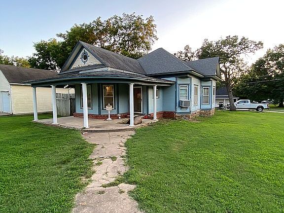 5th image of 304 S Linden St