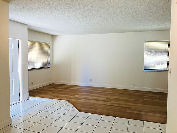 Foyer & Living/Fam. Rm.