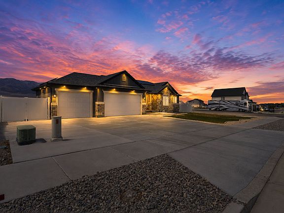 3rd image of 6 S Maraschino Ln