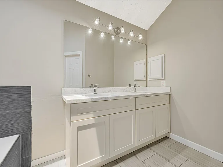 3510 Honey Creek Dr — Photo 16