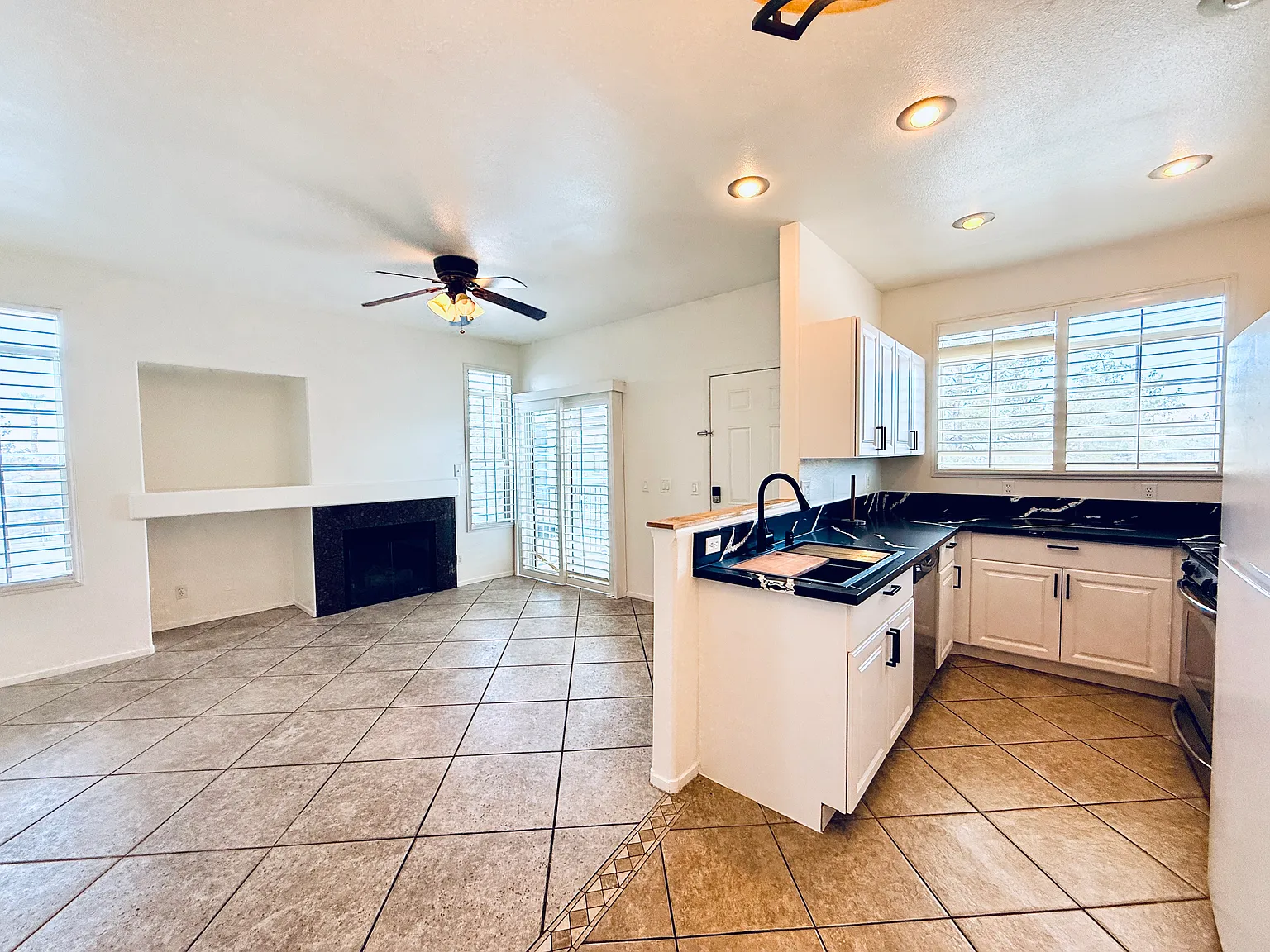 2 bed, 931 sqft, $1,495 — Photo 3