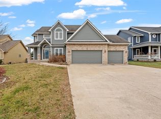 12602 Ridgemont Dr, Urbandale, IA 50323