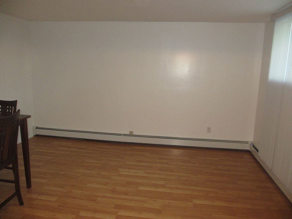 1st image of 469 Bradley Ave