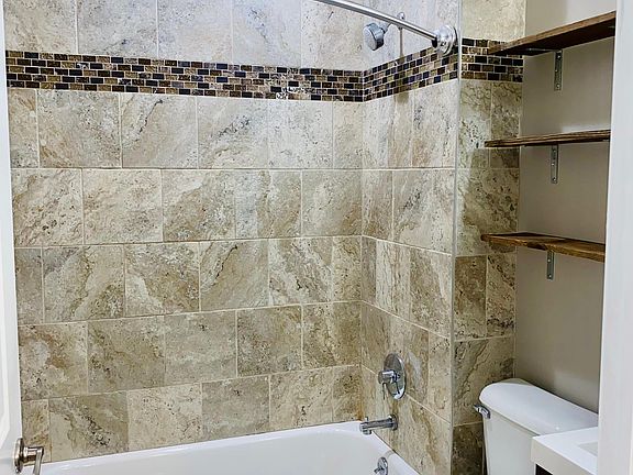 3rd image of 4425 Cass Ave #104
