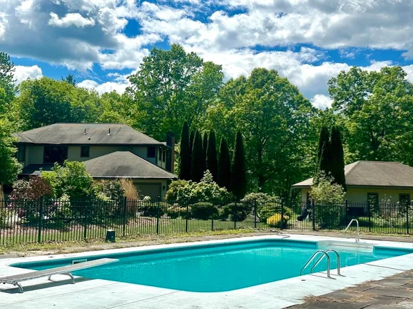 201 Main St, Haydenville, MA 01039