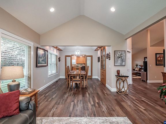5th image of 34195 Parkwoods Dr NE