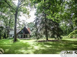 6230 Grass Lake Rd, White Lake, MI 48383