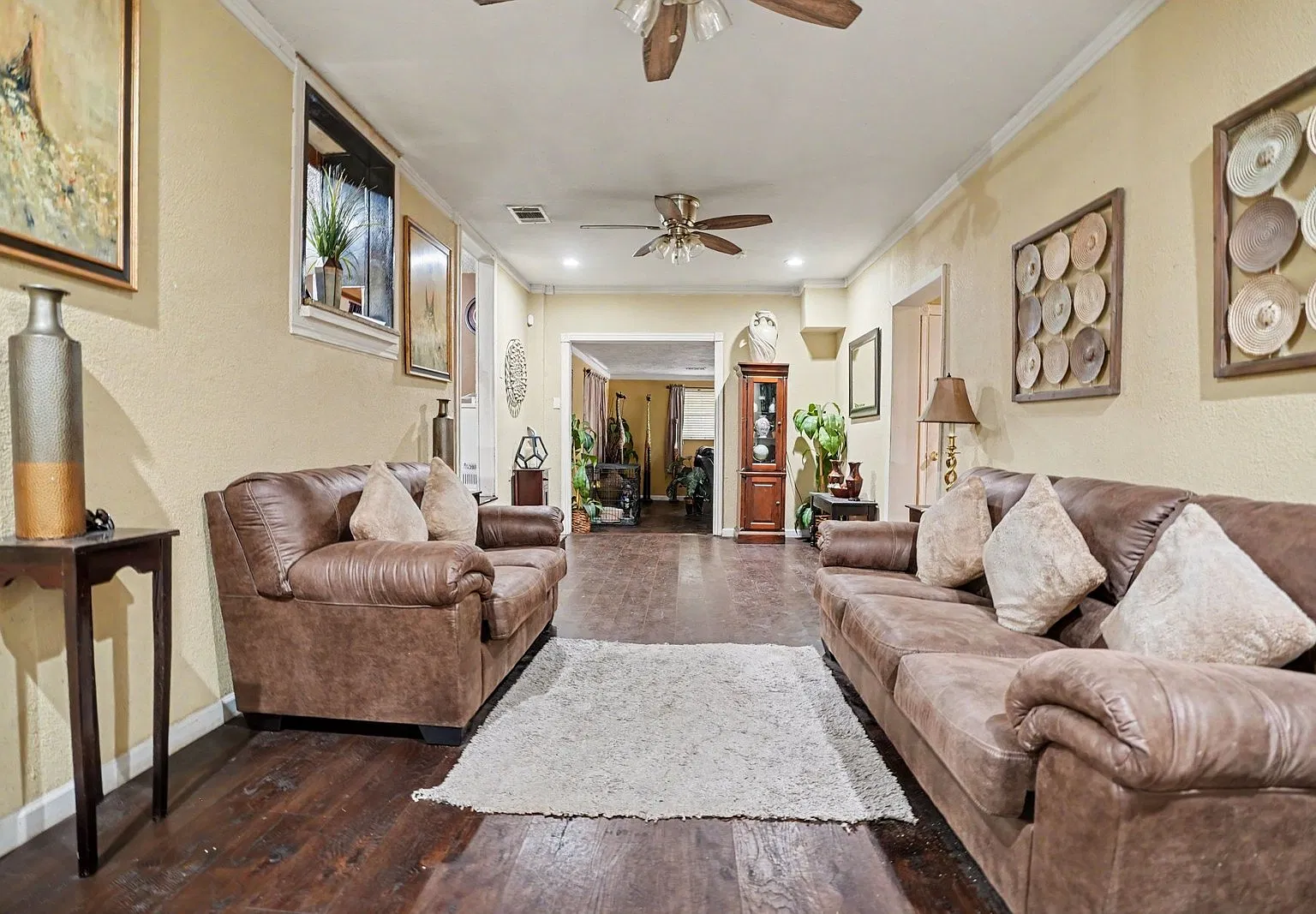 3 bed, 1900 sqft, $2,100 — Photo 2