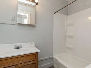 1211 5th Ave SE APT 3, Cedar Rapids, IA 52403