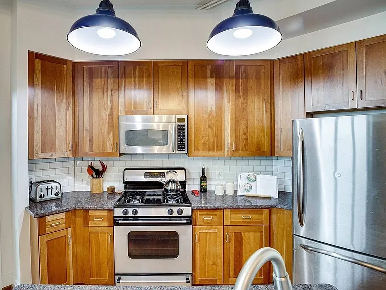 2020 12th St NW #Penthouse 10 — Photo 4