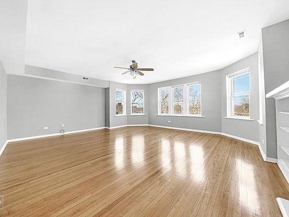 3rd image of 4039 W Van Buren St #2