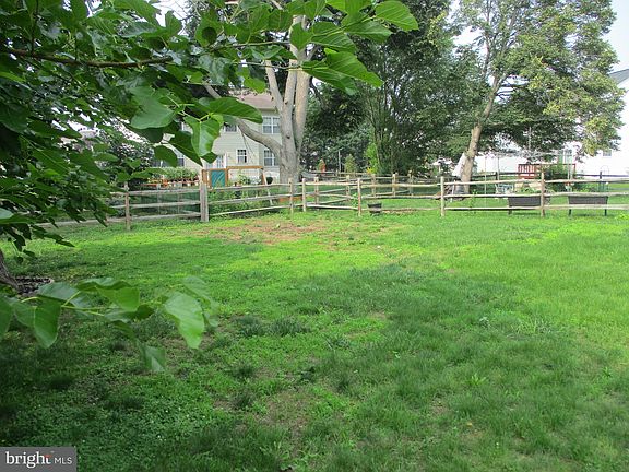 3rd image of 34 Forsythia Ln