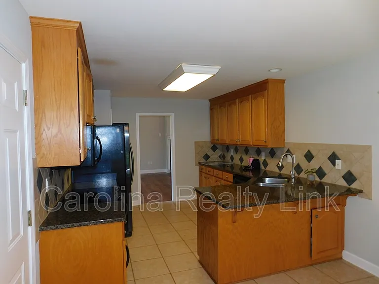 235 Harbor Landing Dr — Photo 5