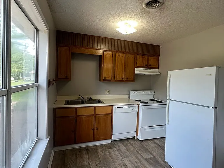208 Ivie Ln — Photo 5