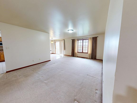 5th image of 625 W 89th Pl