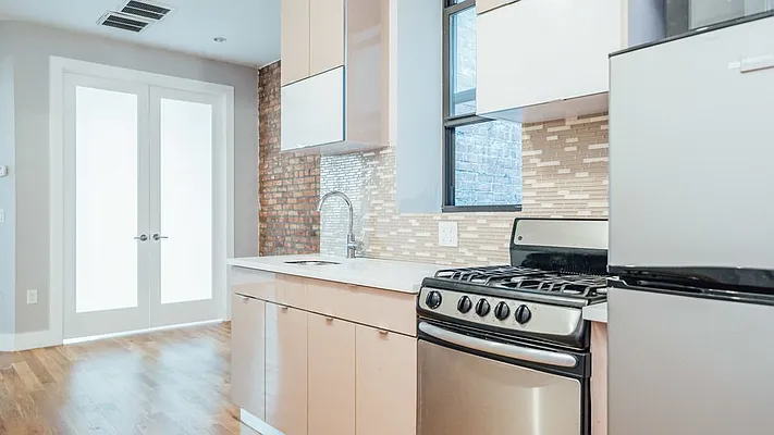 Rented by Brooklyn Group | media 21