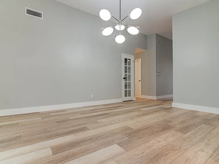 4707 Menchaca Rd — Photo 7