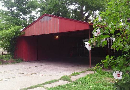 2nd image of 734 Linden St