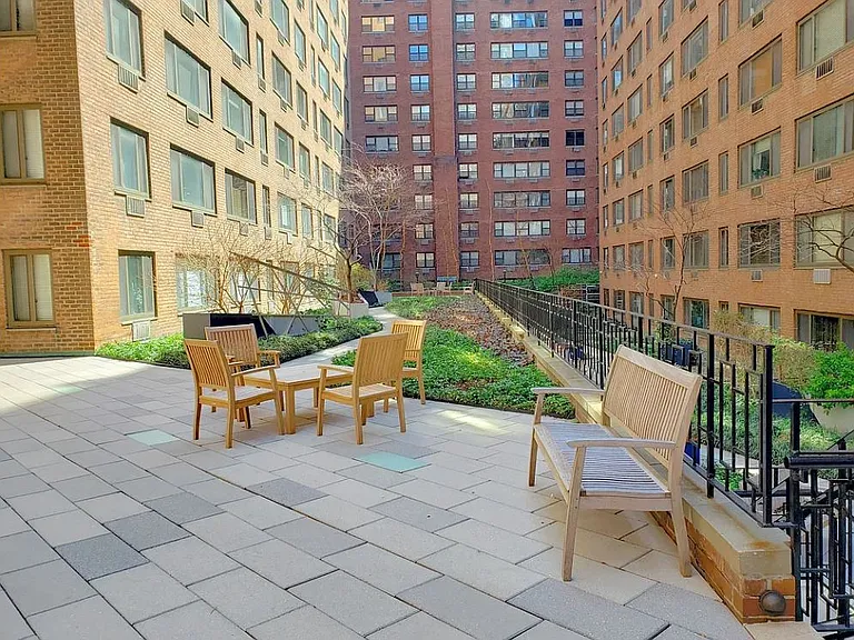 420 E 64th St #E10D — Photo 11
