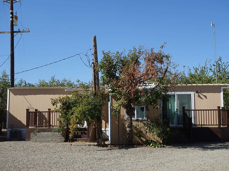32200 Russell Blvd — Photo 1
