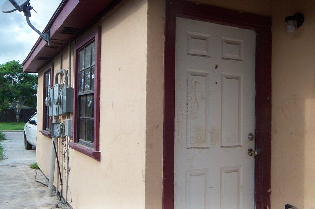 2nd image of 6872 Los Lobos Dr