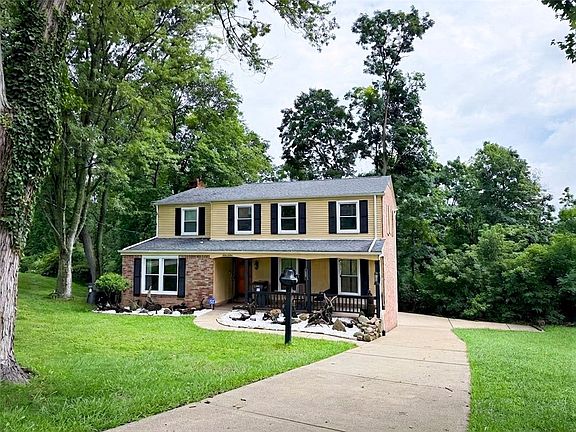 3rd image of 1220 Fox Run Cir