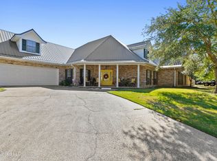 107 Campion Dr, Waveland, MS 39576