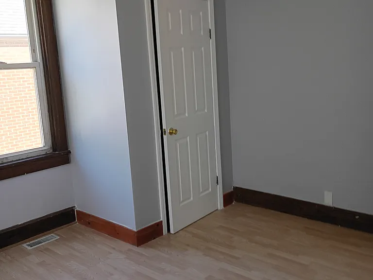 2709 W Hayes St — Photo 3