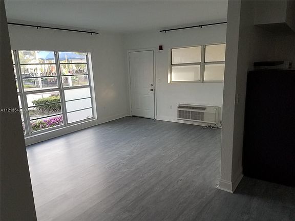 5th image of 8080 Tatum Waterway Dr APT 14