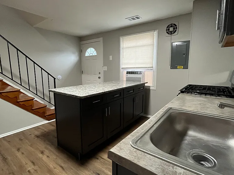 3207 Chestnut St — Photo 4