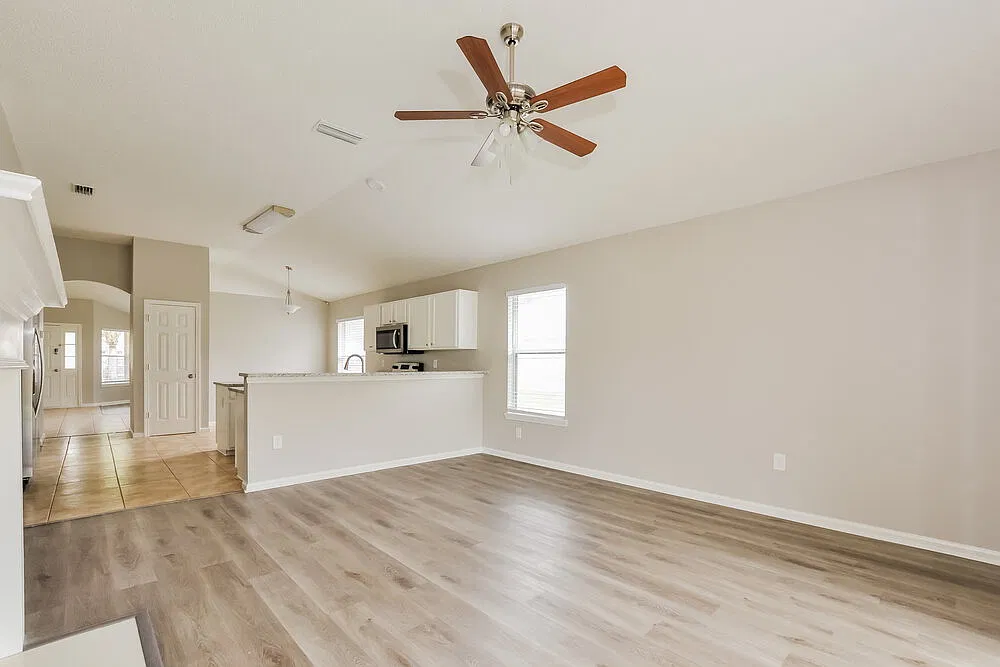4 bed, 2.0 bath, 1959 sqft, $2,460 — Photo 4