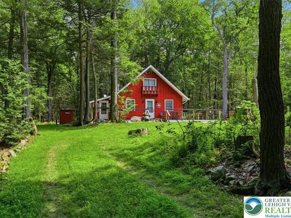 2536 Sprucewood Rd, Pocono Lake, PA 18347