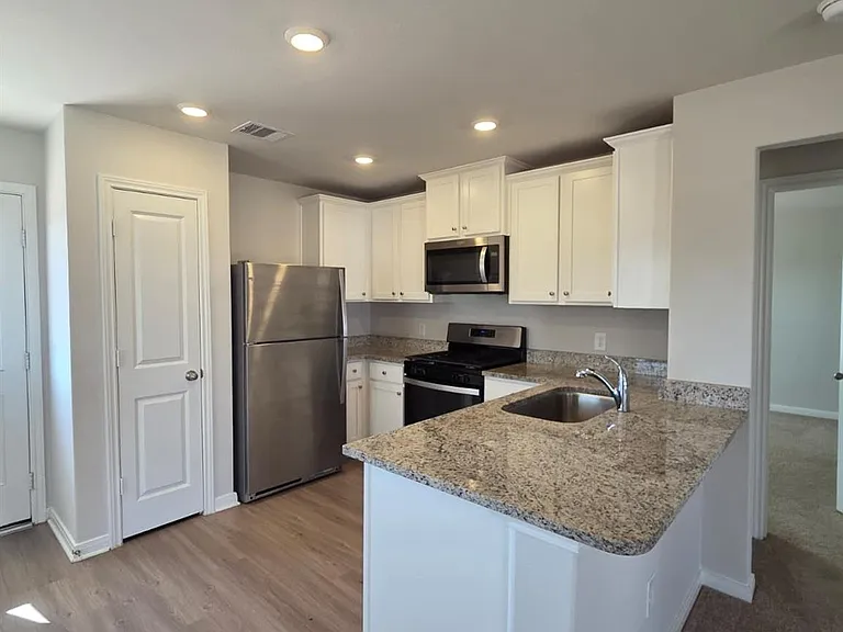 16374 Sweet Grove Dr — Photo 2
