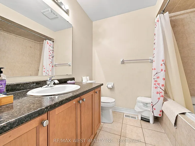 35 Sky Harbour Dr — Photo 23