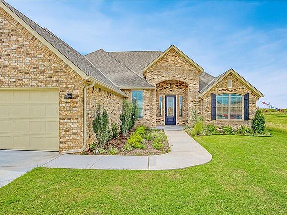 3rd image of 3913 Carmona Lakes Dr