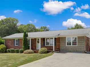 122 Legrande Dr, Eden, NC 27288