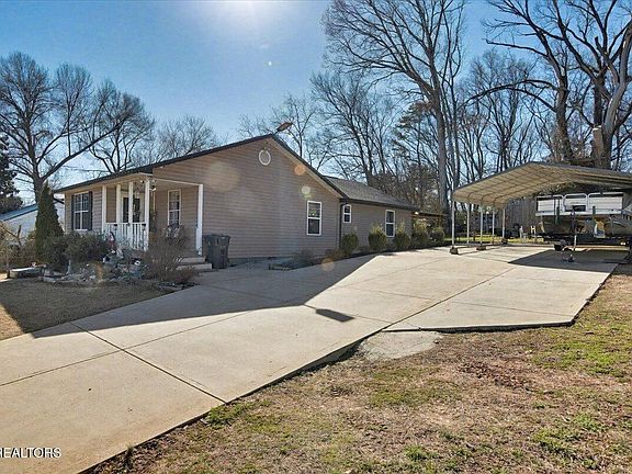 3rd image of 2201 Paris Rd