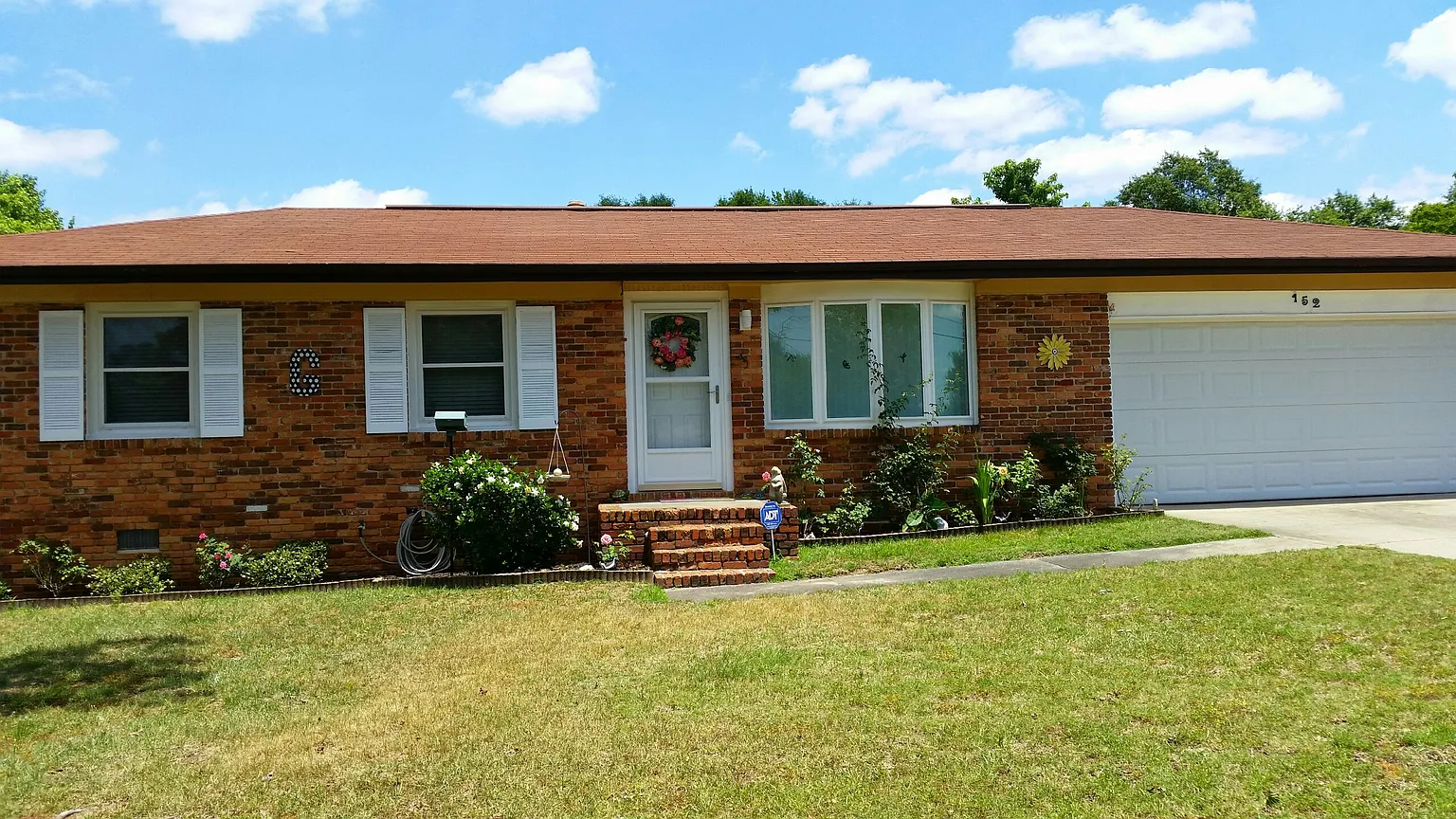 152 Meadow Dr photo 1